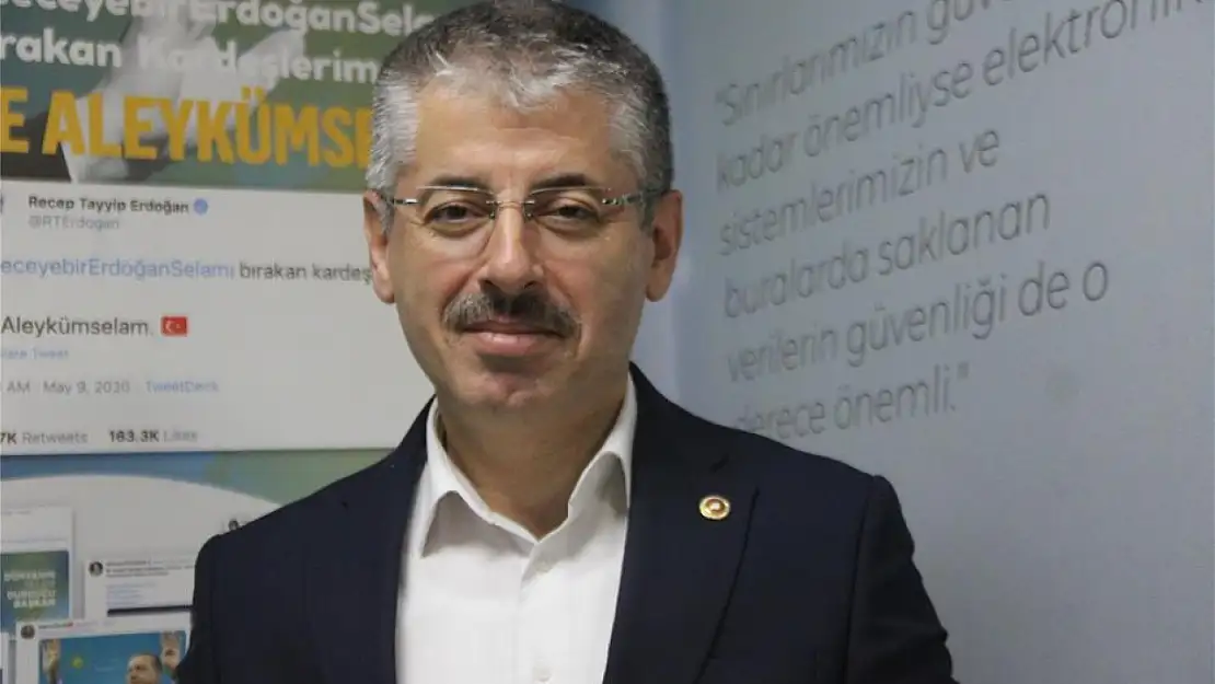 Çopuroğlu'ndan Özel'e: 'Sadece eczacılık yapmalı'