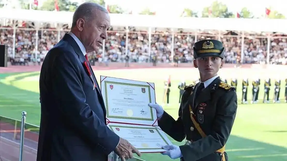 Cumhurbaşkanı Erdoğan, Kara Harp Okulu mezuniyet törenine katıldı