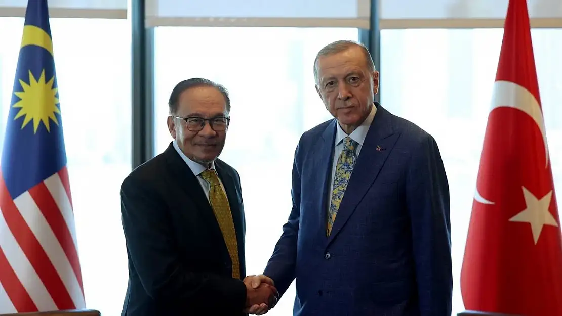 Cumhurbaşkanı Erdoğan, Malezya Başbakanı Enver İbrahim ile görüştü