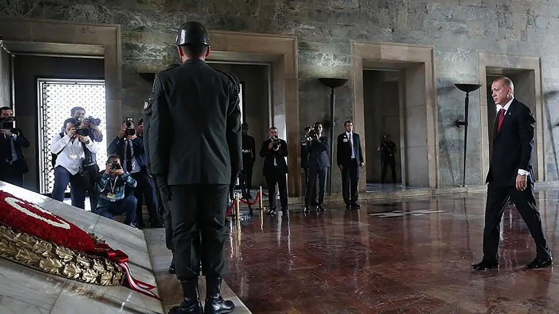 Cumhurbaşkanı Erdoğan ve Devlet Erkanı Anıtkabir'i ziyaret etti