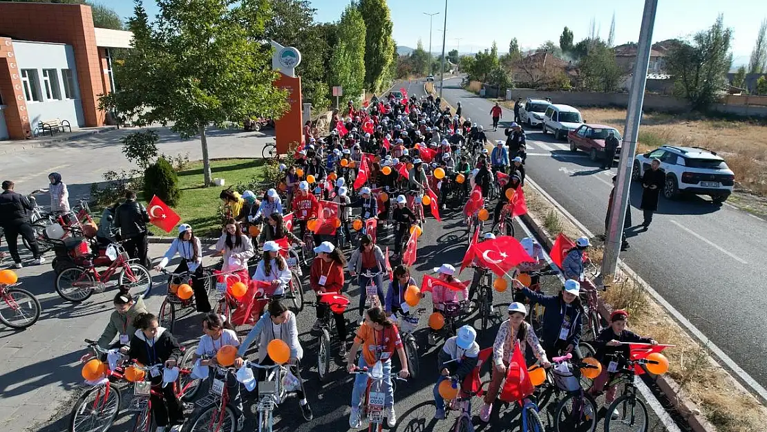 'Cumhuriyet Bayramı' bisiklet şenliği ile 4 kilometrelik pedal çevrildi