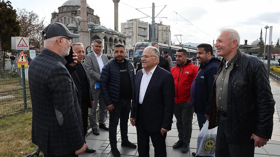 Cumhuriyet Meydanı'nda esnaf ziyareti