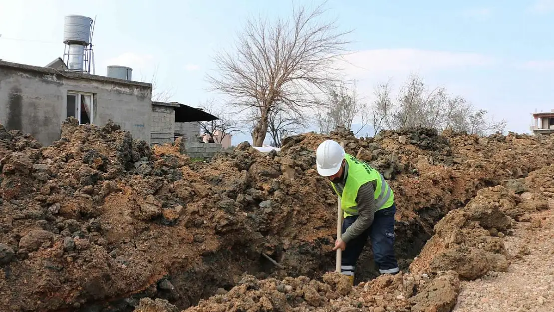 DEFNE ÖZBEK'TE SÜREKLİ ARIZA VEREN ŞEBEKE YENİLENDİ