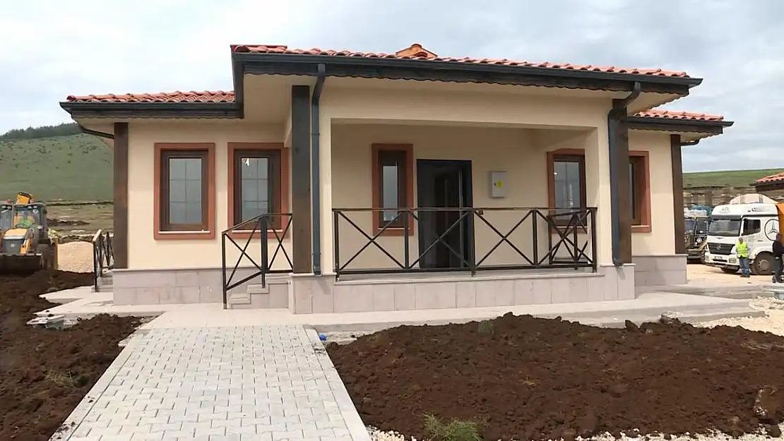 DEPREM KÖY EVLERİ TAMAMLANDI