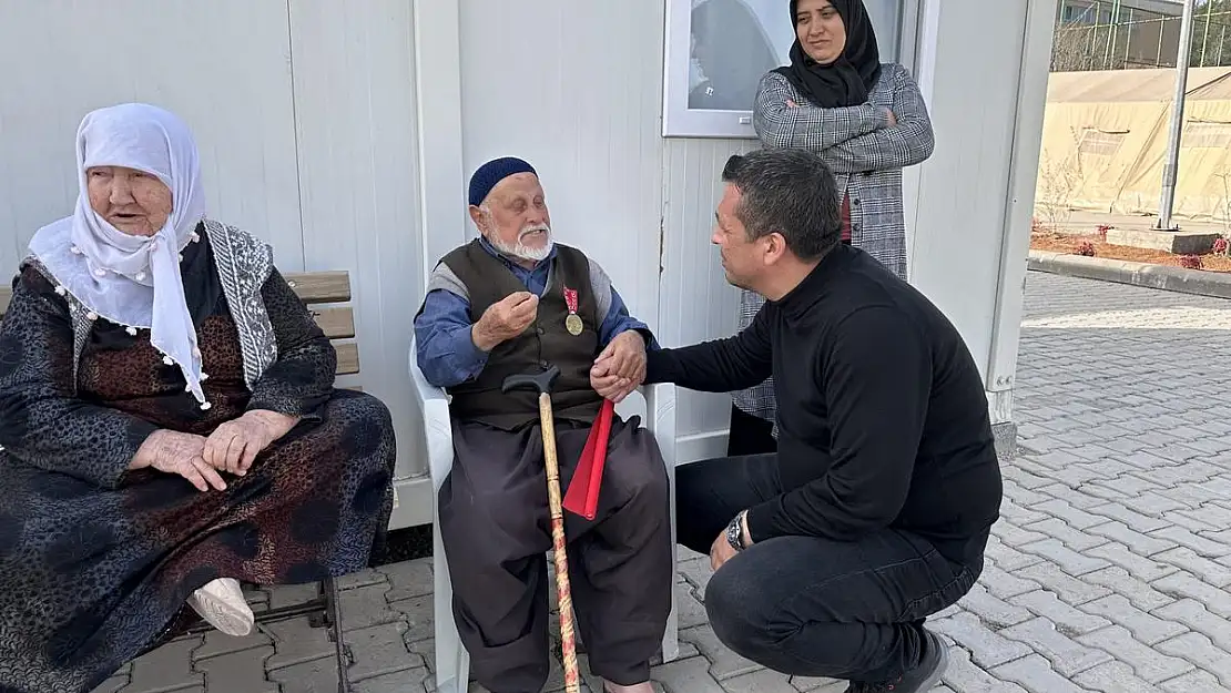 Depremzedeler konteyner kentde yaşama tutunuyor