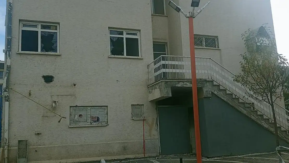 Devlet, Talas'ın göbeğindeki binasını koruyamıyor