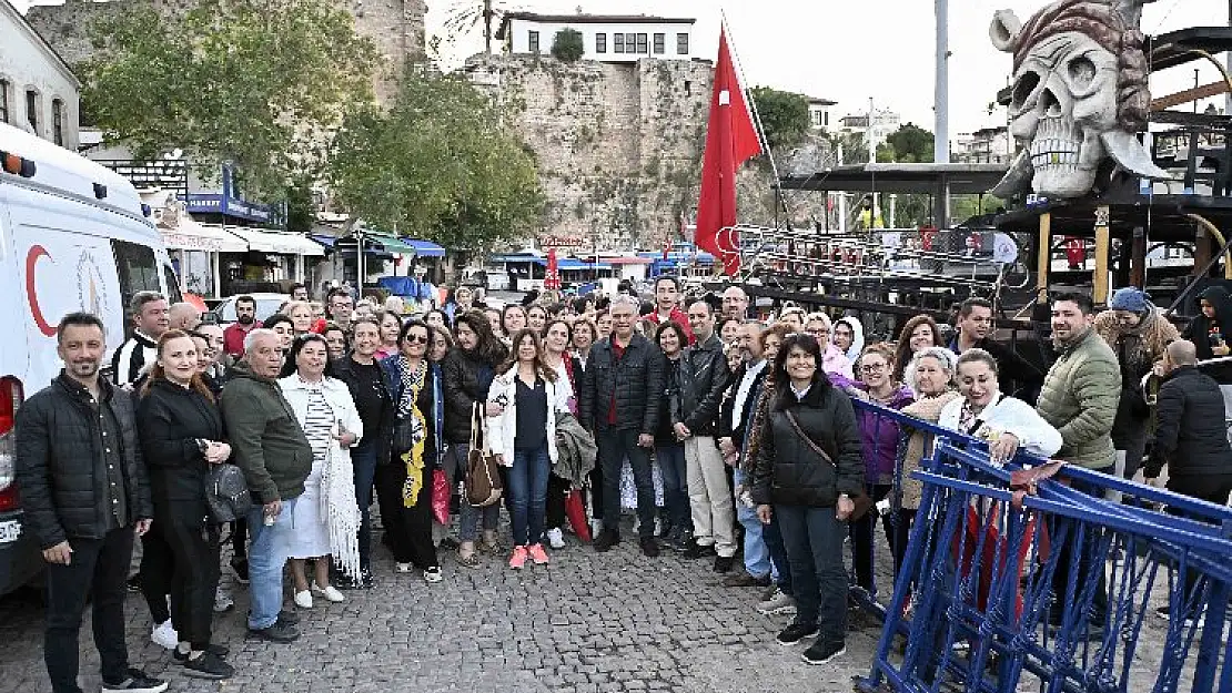 Dilekler Akdeniz'in masmavi sularında