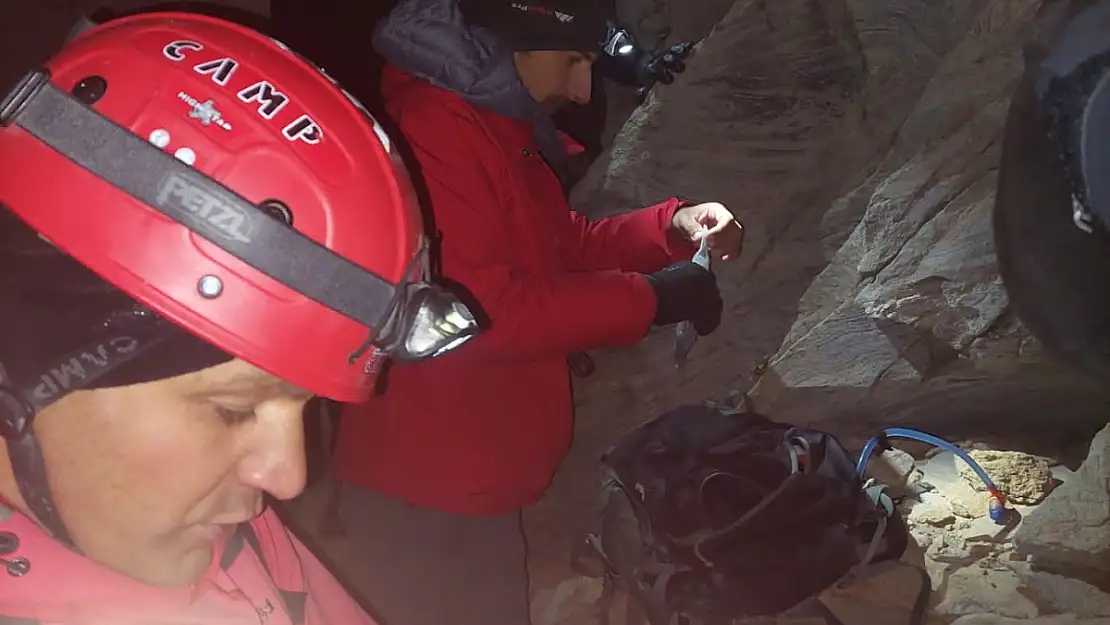 Ekipler mahsur kalan turisti kurtardı