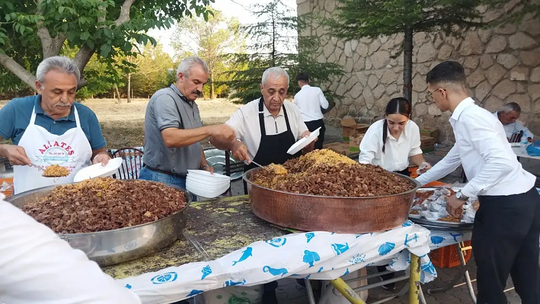 Emmiler Mahallesi'nde pilav şenliği coşkusu