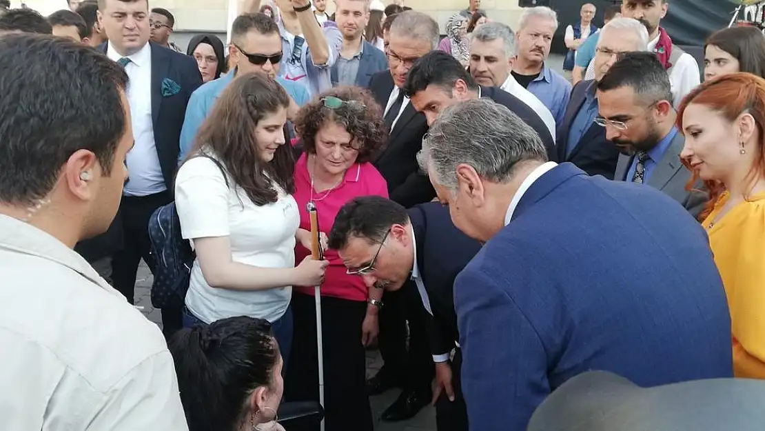 Erasmus öğrencisine Vali Çiçek'ten yardım sözü