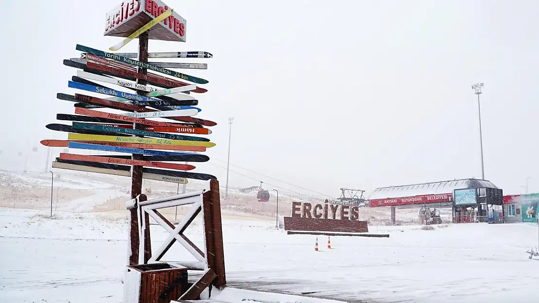 Erciyes Dağına kar yağdı