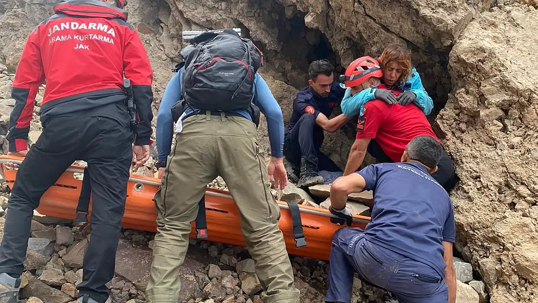 Erciyes Dağı'nda mahsur kalan dağcılar kurtarıldı