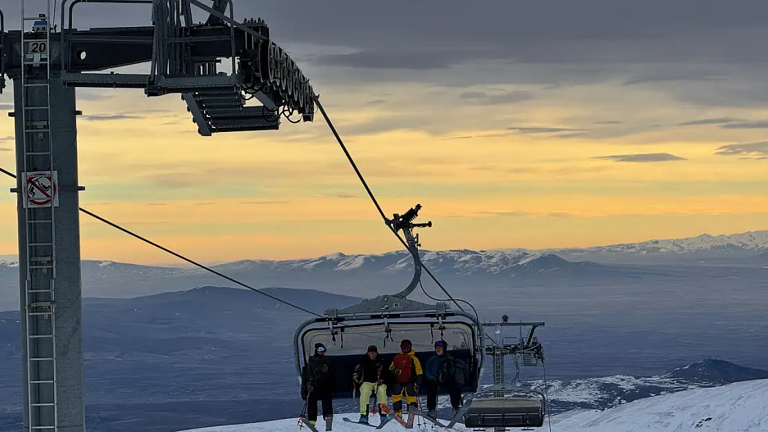 Erciyes, ekstrem kayak tutkunu Egan'ı 33 yıl sonra yeniden ağırladı