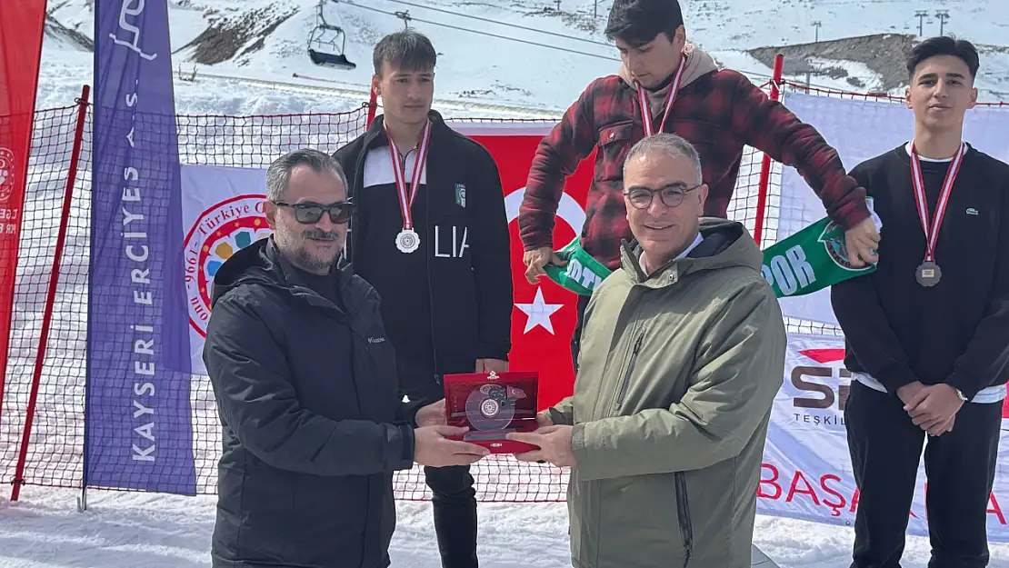 Erciyes, kızak Türkiye şampiyonası'na ev sahipliği yaptı