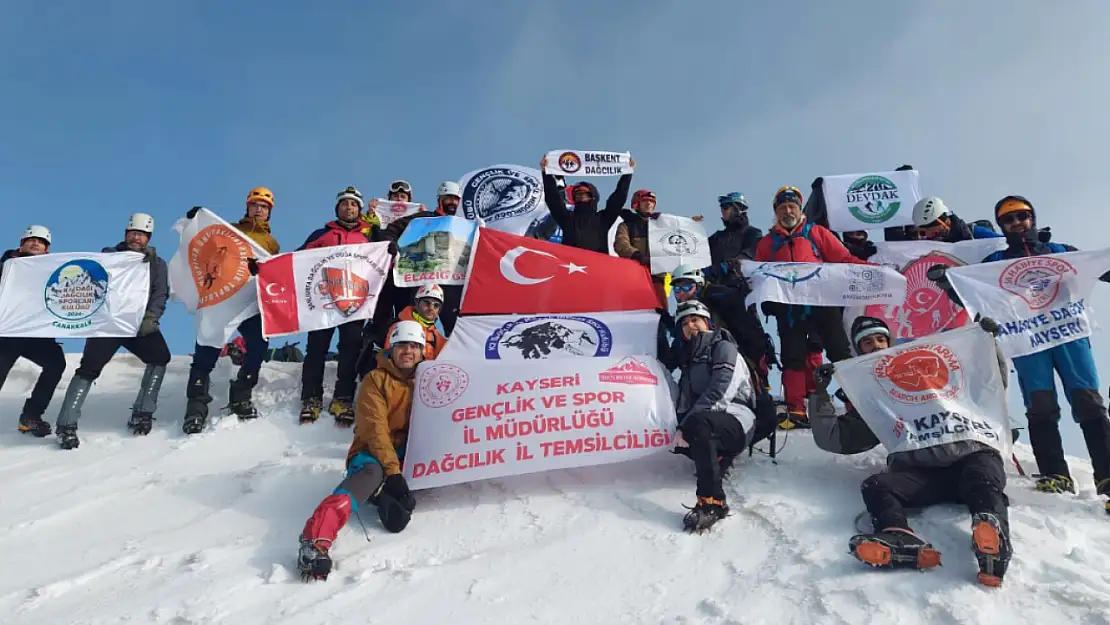 Erciyes'te 19 Mayıs zirve tırmanışı tamamlandı