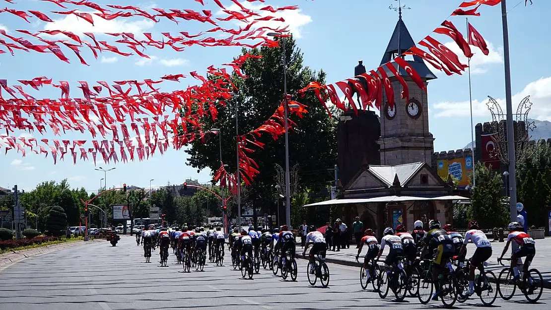 ERCİYES, YAZ KIŞ DÜNYA SPOR'UNUN CAZİBE MERKEZİ