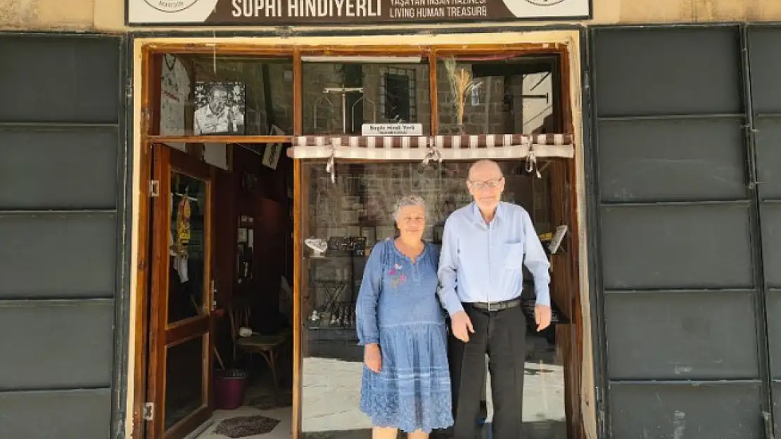 Eşi ile birlikte 70 yıldır telkariye hayat veriyorlar