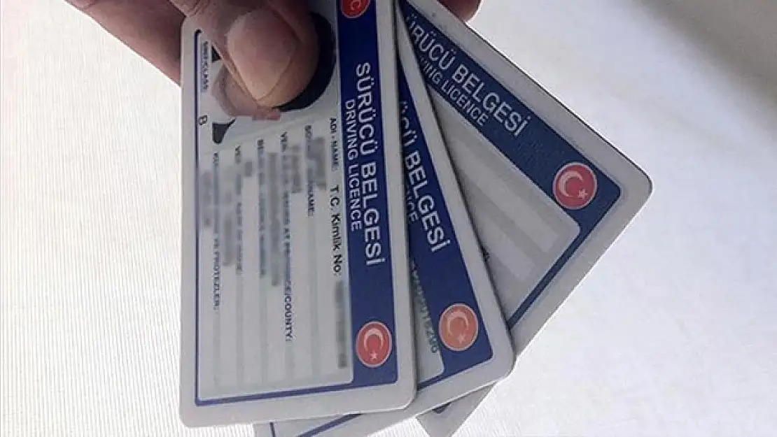 Eski tip ehliyetler için son tarih uzatıldı