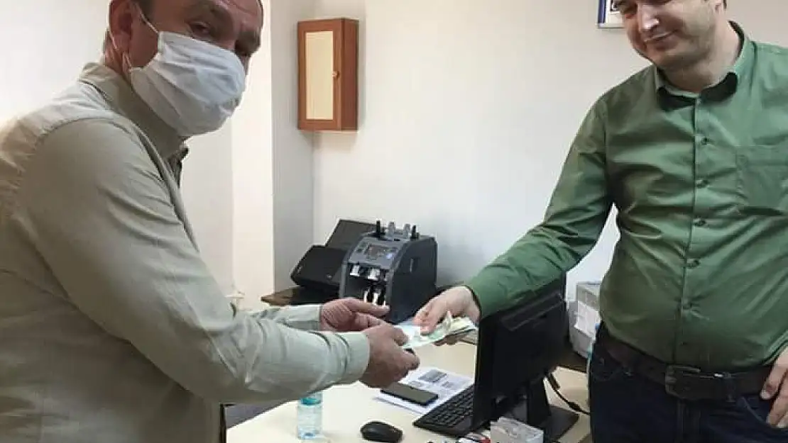 Fazla parayı iade etti