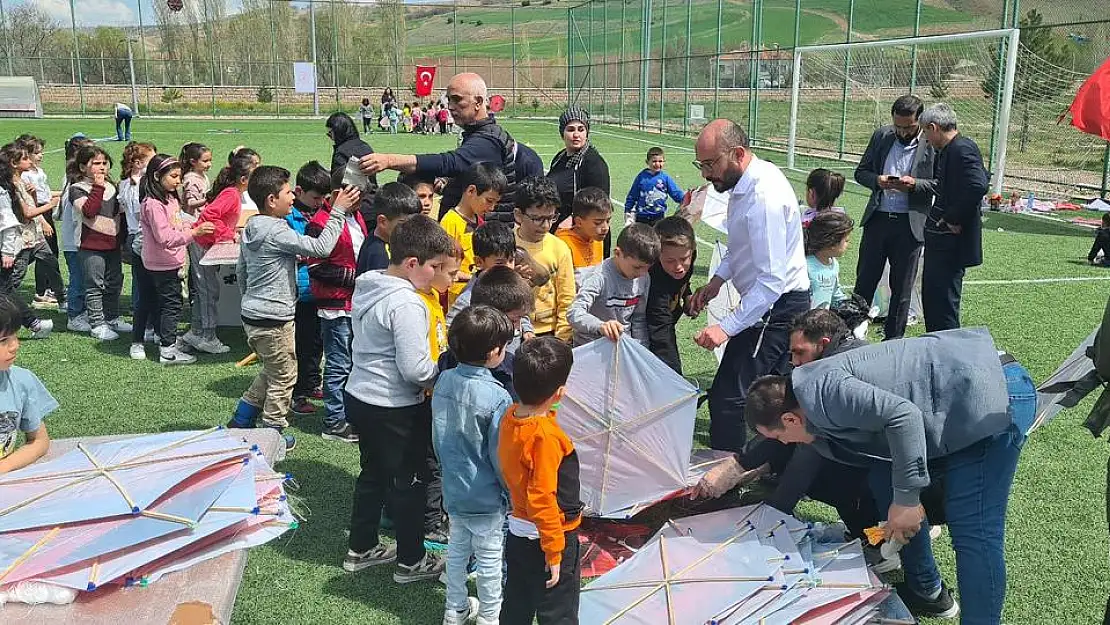 FELAHİYE'DE UÇURTMA ŞENLİĞİ DÜZENLENDİ