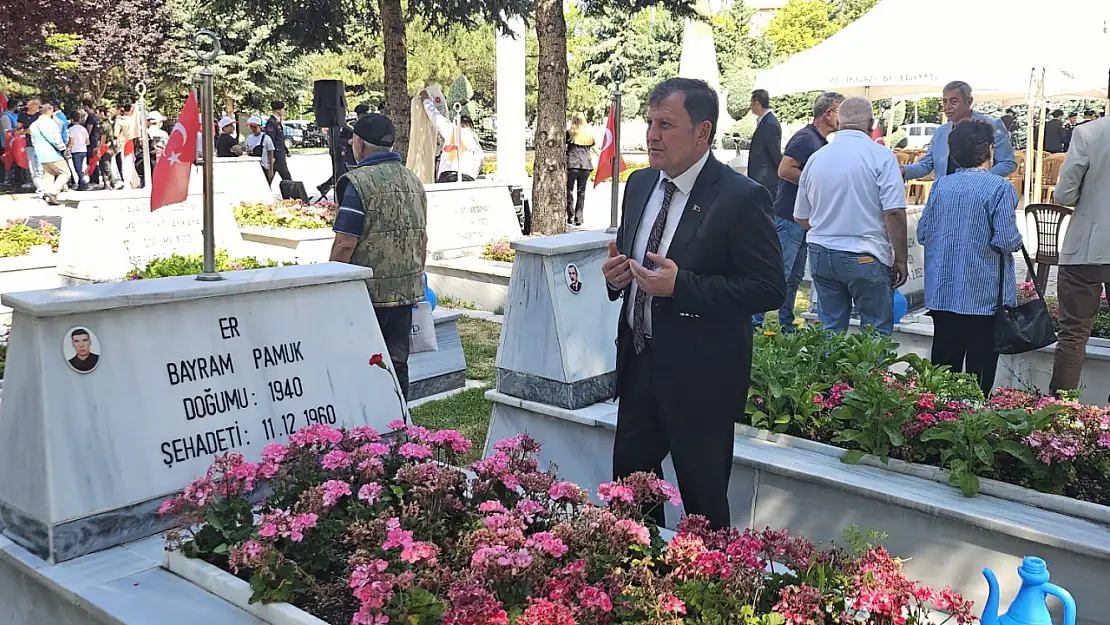 Gençlik ve Spor İl Müdürü Kabakcı'dan Kartal Şehitliği'ne 15 Temmuz ziyareti