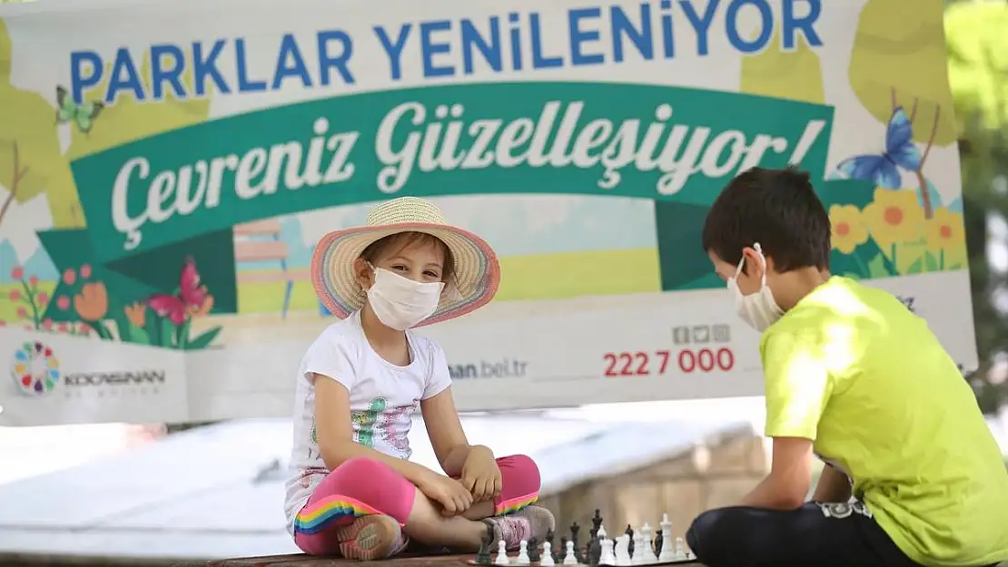 GERİ DÖNÜŞÜMDEN ÜRETİLEN SATRANÇ BANKLAR