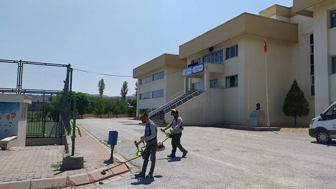 Hacılar Belediyesi okulları temizledi