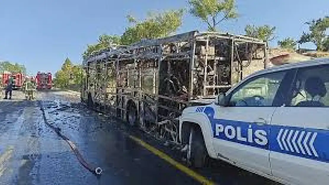 Hacılar'da otobüs yangını