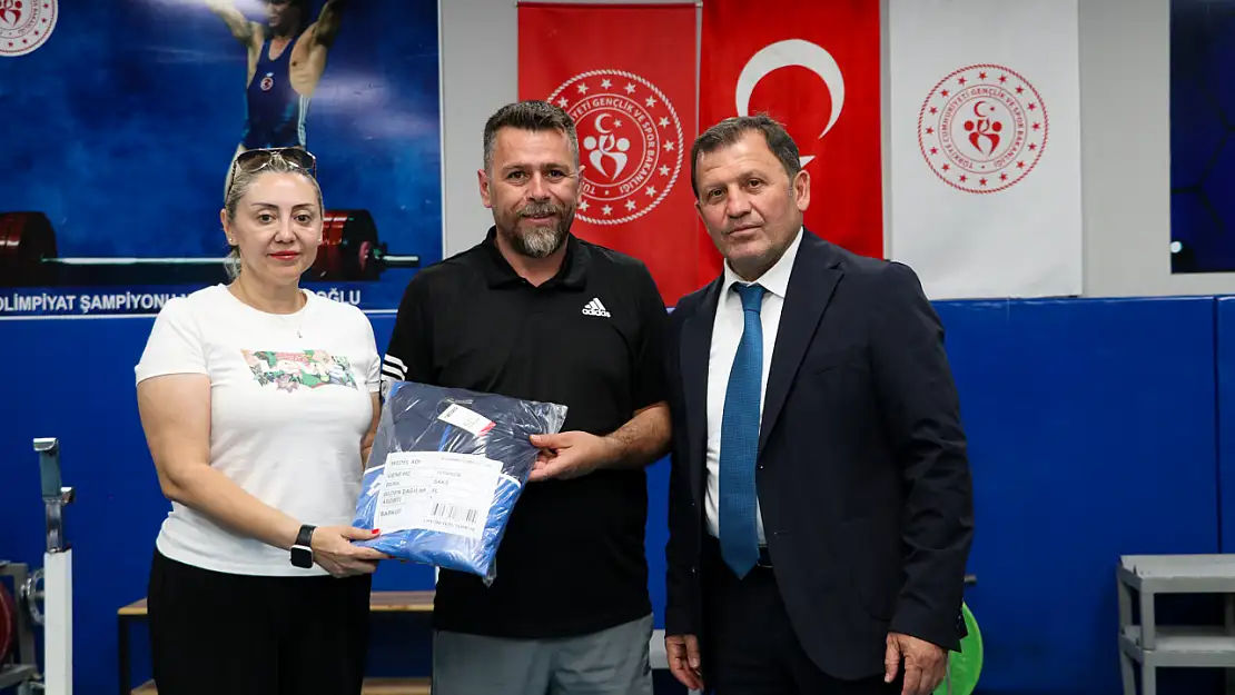 Halter Sporcularına ekipman desteği