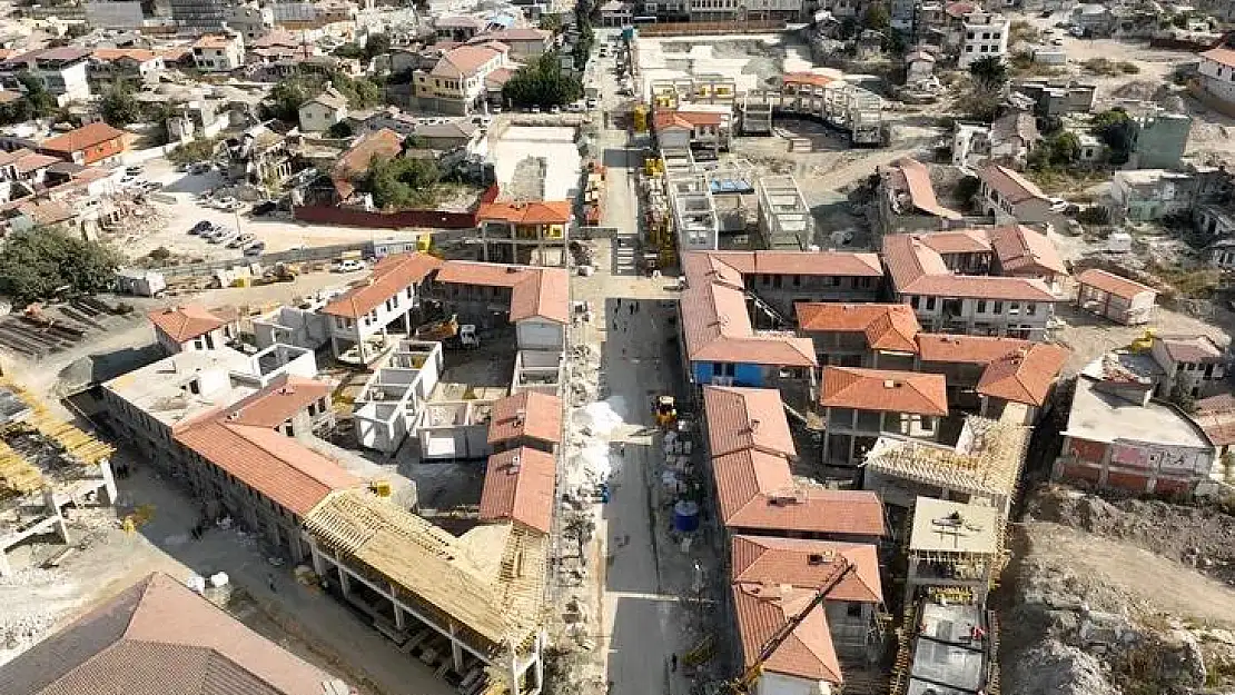 Hatay'ın Tarihi Uzun Çarşısında depremin izleri siliniyor