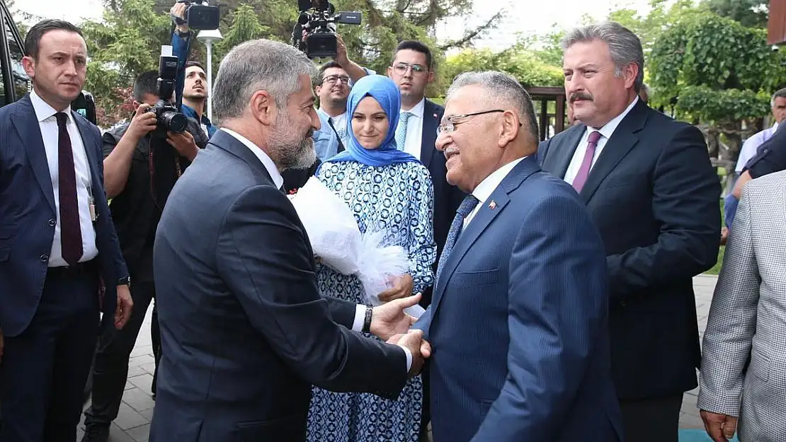 HAZİNE VE MALİYE BAKANI NEBATİ'DEN BAŞKAN BÜYÜKKILIÇ'A ZİYARET