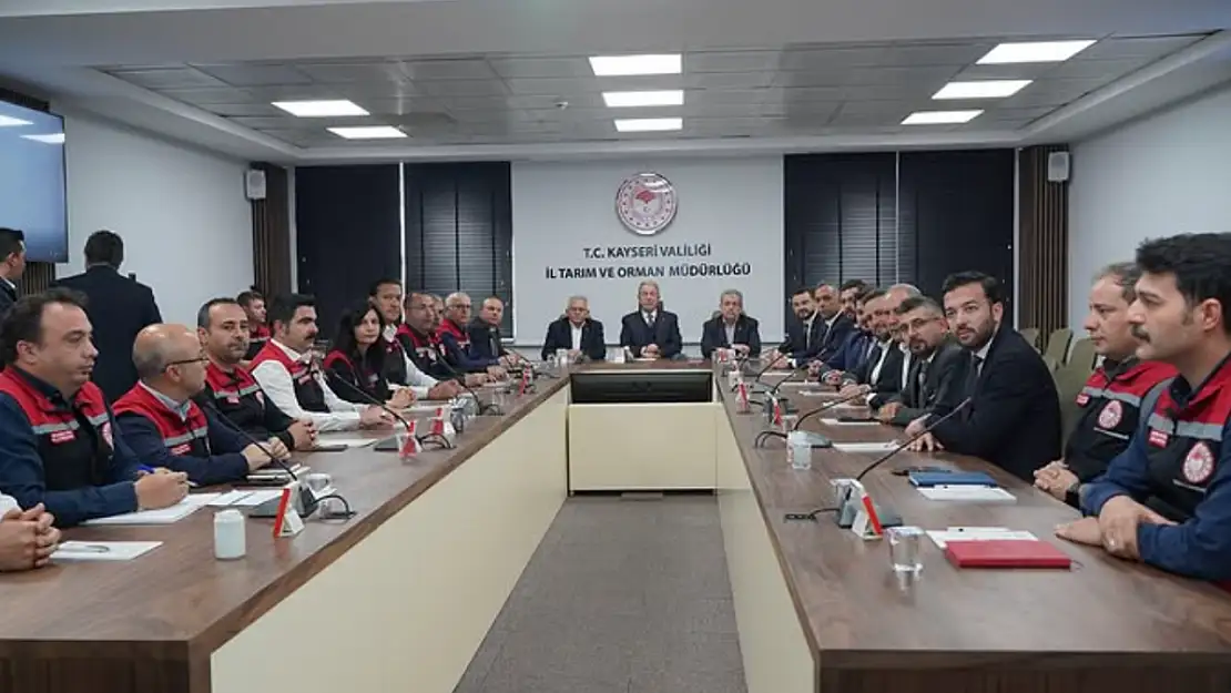 Hulusi Akar, Kayseri tarım müdürlüğü'nü ziyaret etti