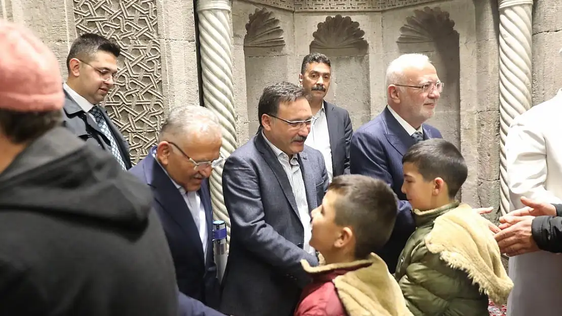 Hunat Camii'nde Bayram namazı kılındı