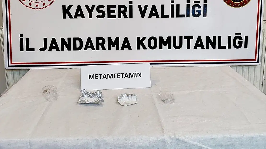 İç çamaşırında uyuşturucu madde ile yakalandı