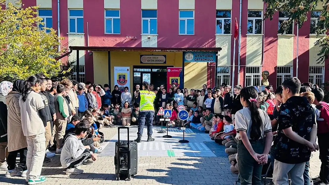 Jandarma ekipleri öğrencilere trafik bilinci eğitimi verdi