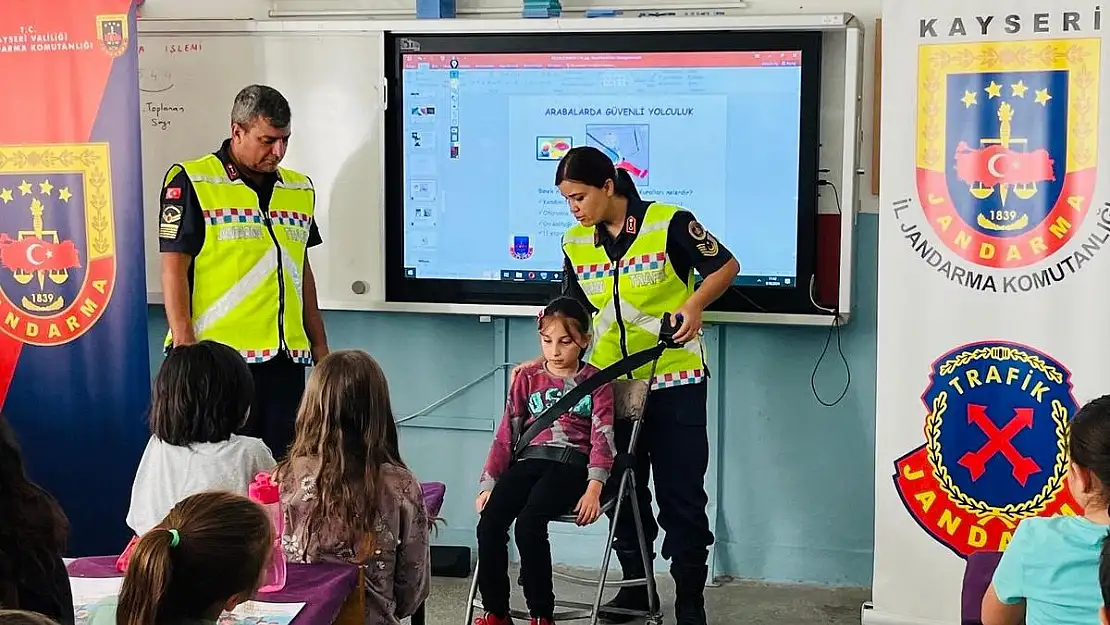 Jandarma ekiplerinden trafik güvenliği eğitimi