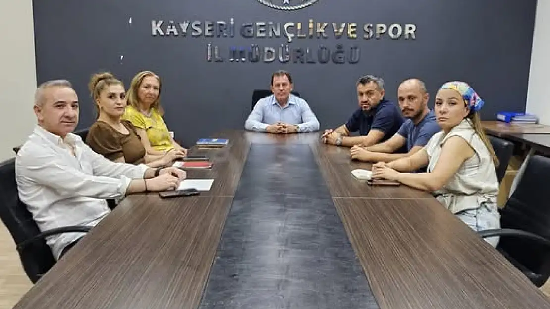 Kabakcı, Antrenörlerle Yaz Spor Okulları'nı değerlendirdi