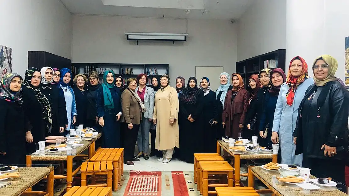 Kadına Şiddete Sen De Dur De!