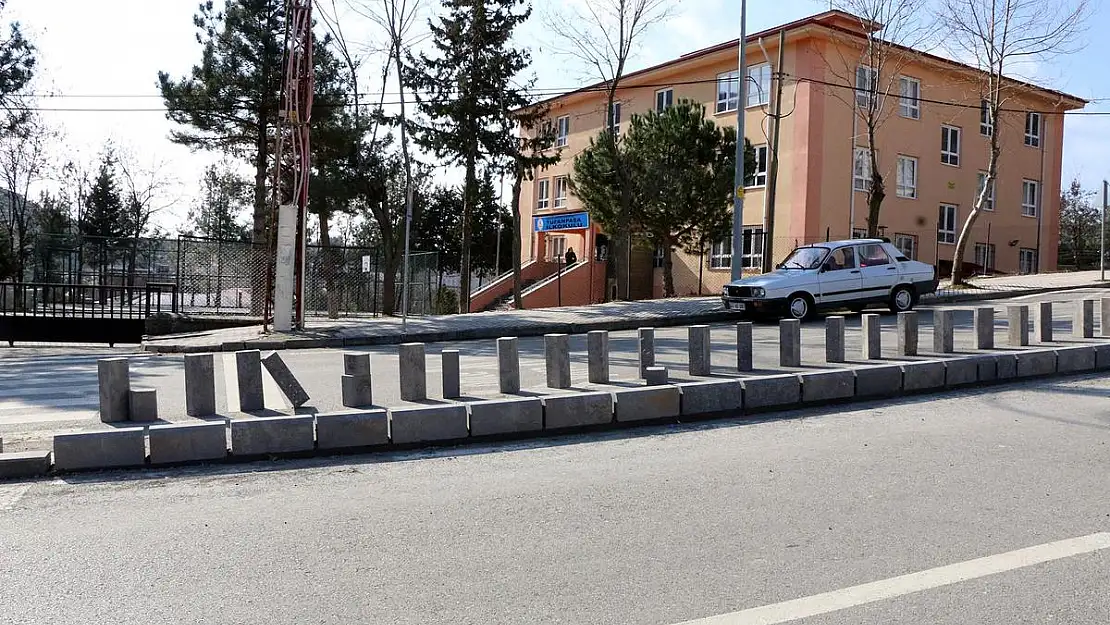 Kadirli Caddesi'nde Refüj Yenileme