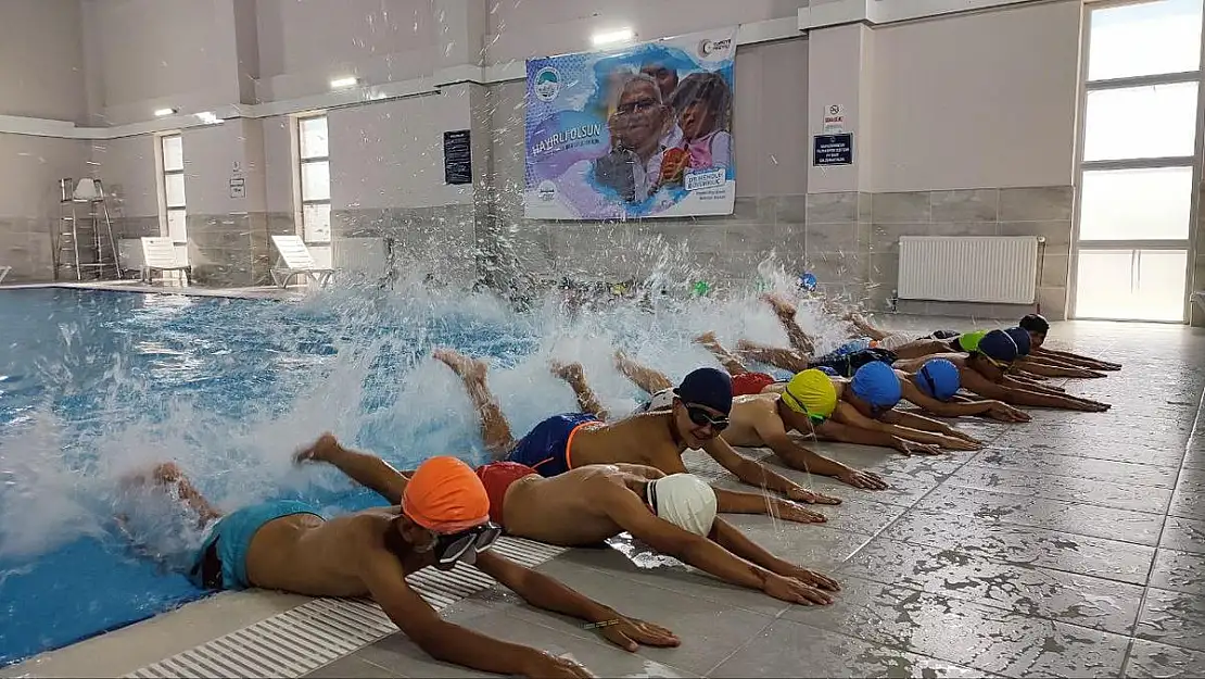 KAPALI YÜZME HAVUZU İLGİ GÖRÜYOR