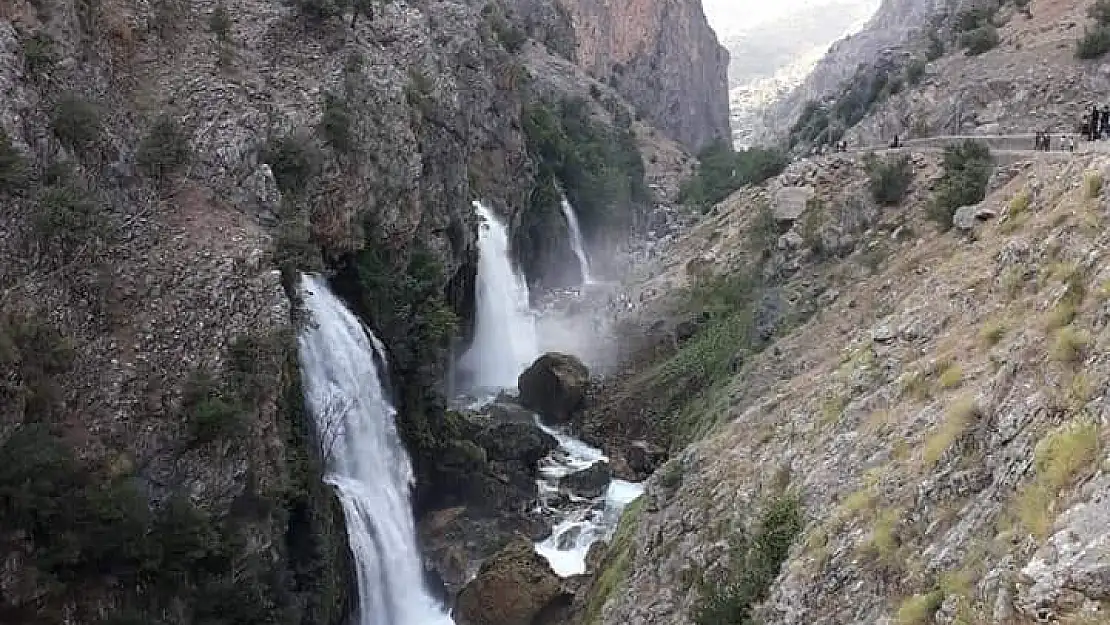 Kapuzbaşı Şelalesi muhteşem