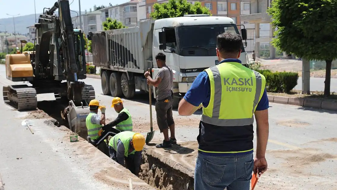 KASKİ, DEVELİ'DE İÇME SUYU HATLARINI YENİLİYOR