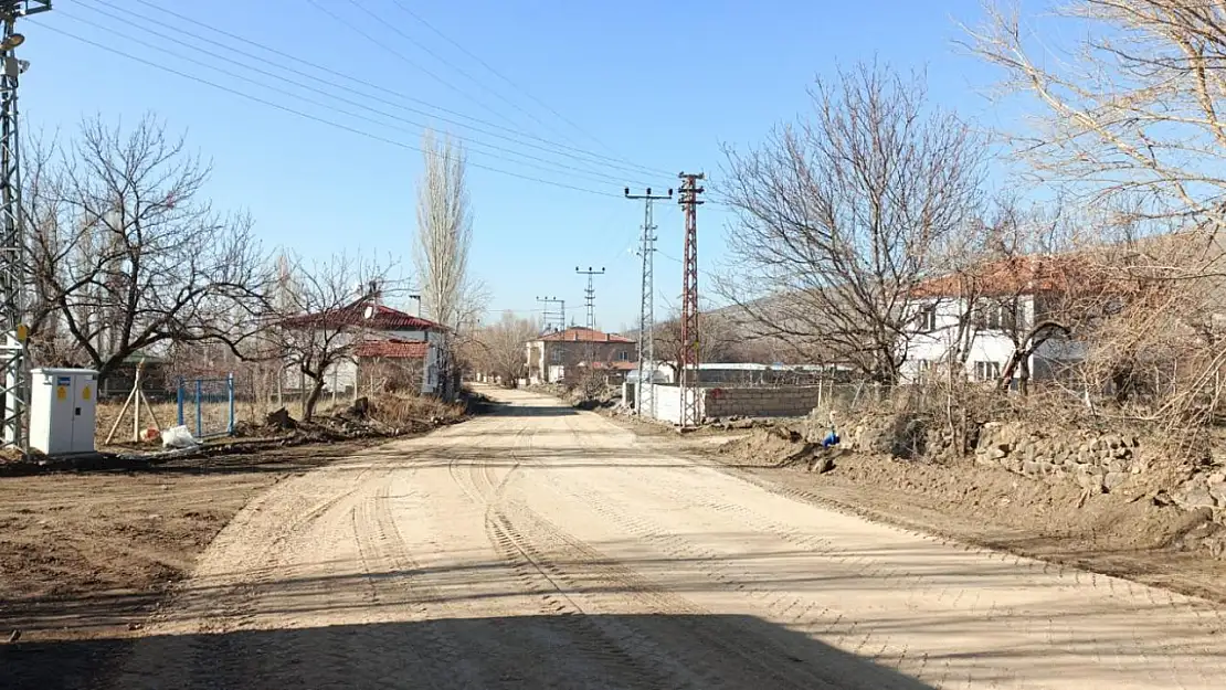 Kayseri Büyükşehir Belediyesi kırsal yolları yeniledi