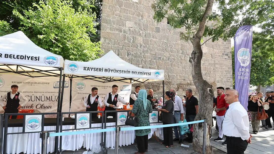 Kayseri Büyükşehir'den aşure günü'nde aşure ikramı