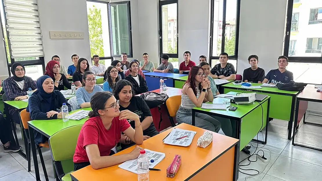 Kayseri Büyükşehir'den Gençlere Matematik kampı desteği
