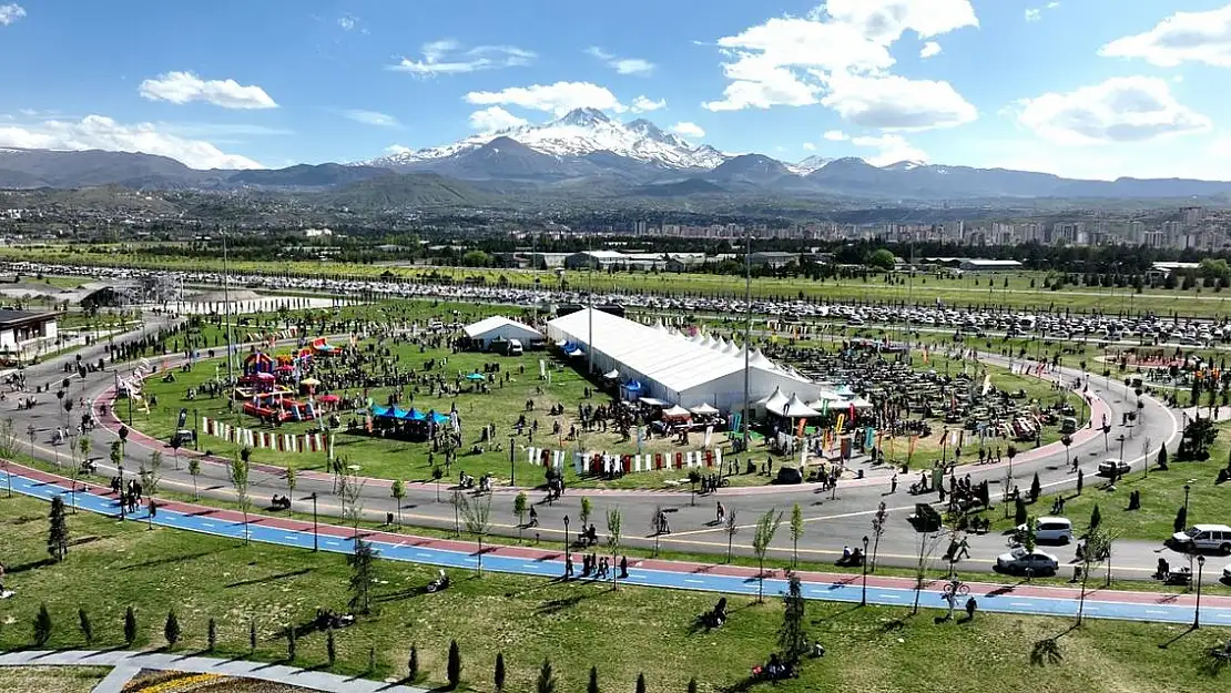 KAYSERİ ÇOCUK KİTAP FUARI VE ŞENLİĞİ, YOĞUN İLGİ GÖRÜYOR