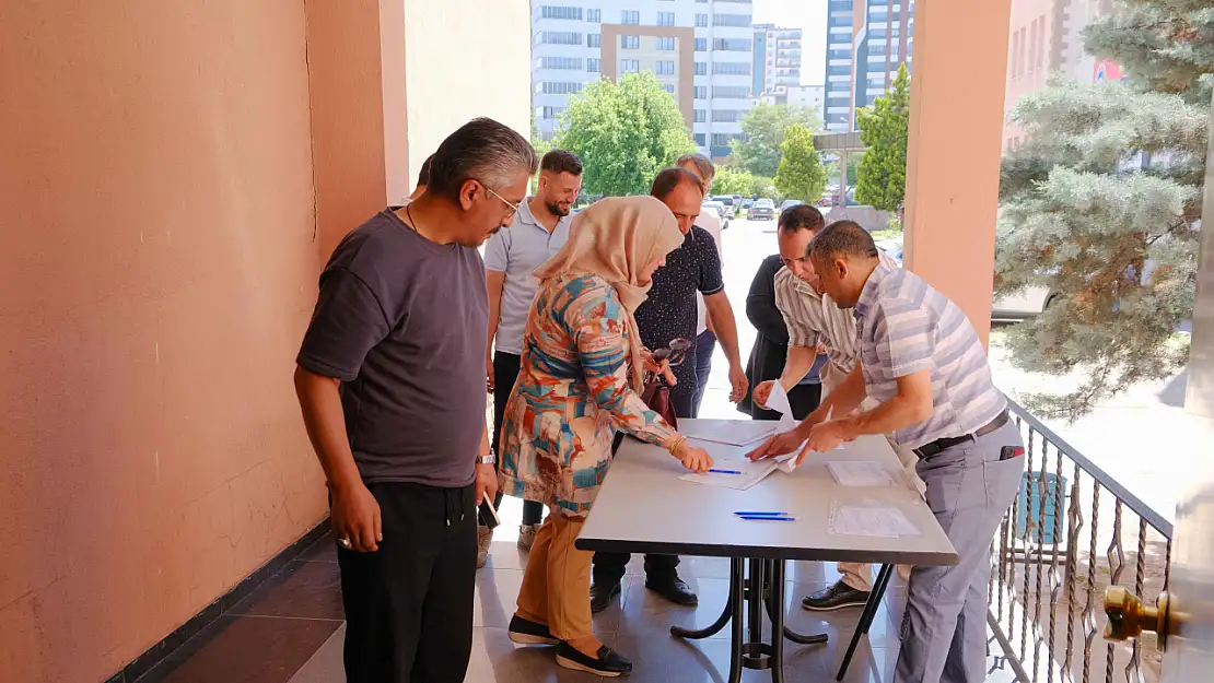Kayseri'de Esnafa yönelik konut projesi genel kurulda tanıtıldı