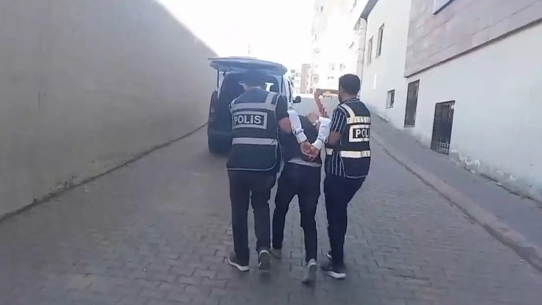 Kayseri'de hakkında hapis cezası bulunan 2 şahıs yakalandı
