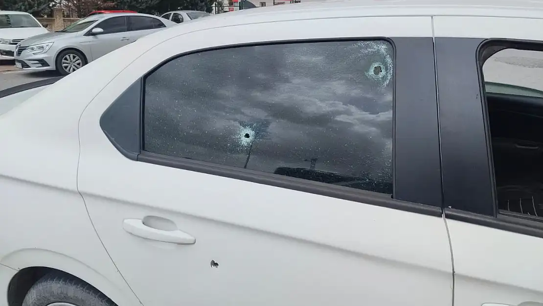 Kayseri'de iki aile arasındaki kavgada 2 araç kurşunlandı