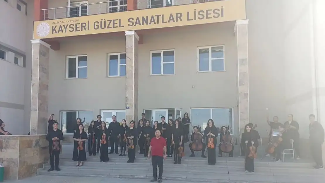 Kayseri Güzel Sanatlar Lisesi'nde İstiklâl Marşı coşkusu